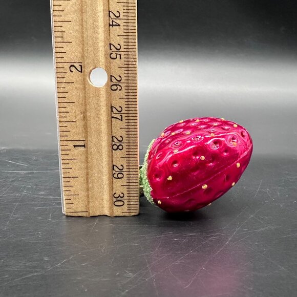 Vintage Glass Strawberry Christmas Ornaments Set Of 2 Czechoslovakia Kitschy - Picture 8 of 8